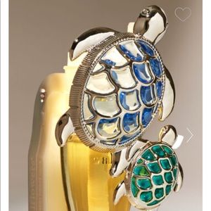 Bath & body Works glittery turtles wallflower scent control